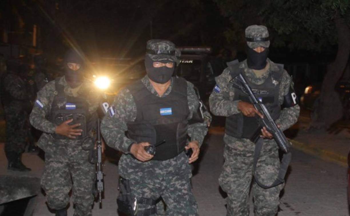 Agentes de Investigación, Policía Militar, Policía Preventiva, miembros de la Fuerza Nacional Antiextorsión, ATIC y del Ministerio Público realizaron varios operativos para capturar a los responsables del crimen del periodista Igor Padilla.