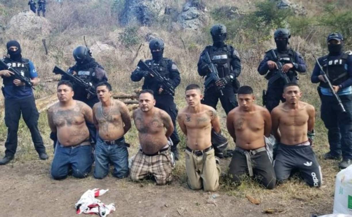 Los rostros de los seis cabecillas minutos después de su captura.