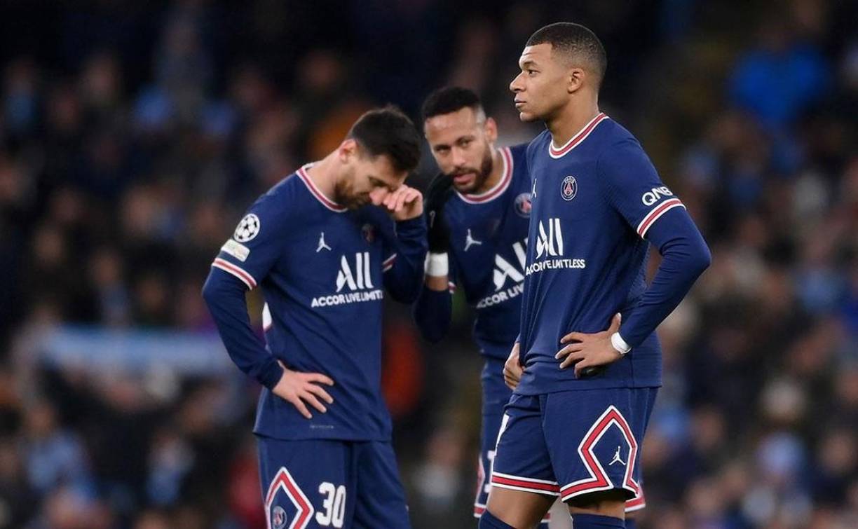 L’Équipe informó en los últimos días un aspecto adicional al deportivo para la renovación del contrato de Messi. A la relación distante con Kylian Mbappé, a la falta de engranaje definitiva en el ataque y la eliminación en las dos últimas Champions League se suma ahora el tema económico.