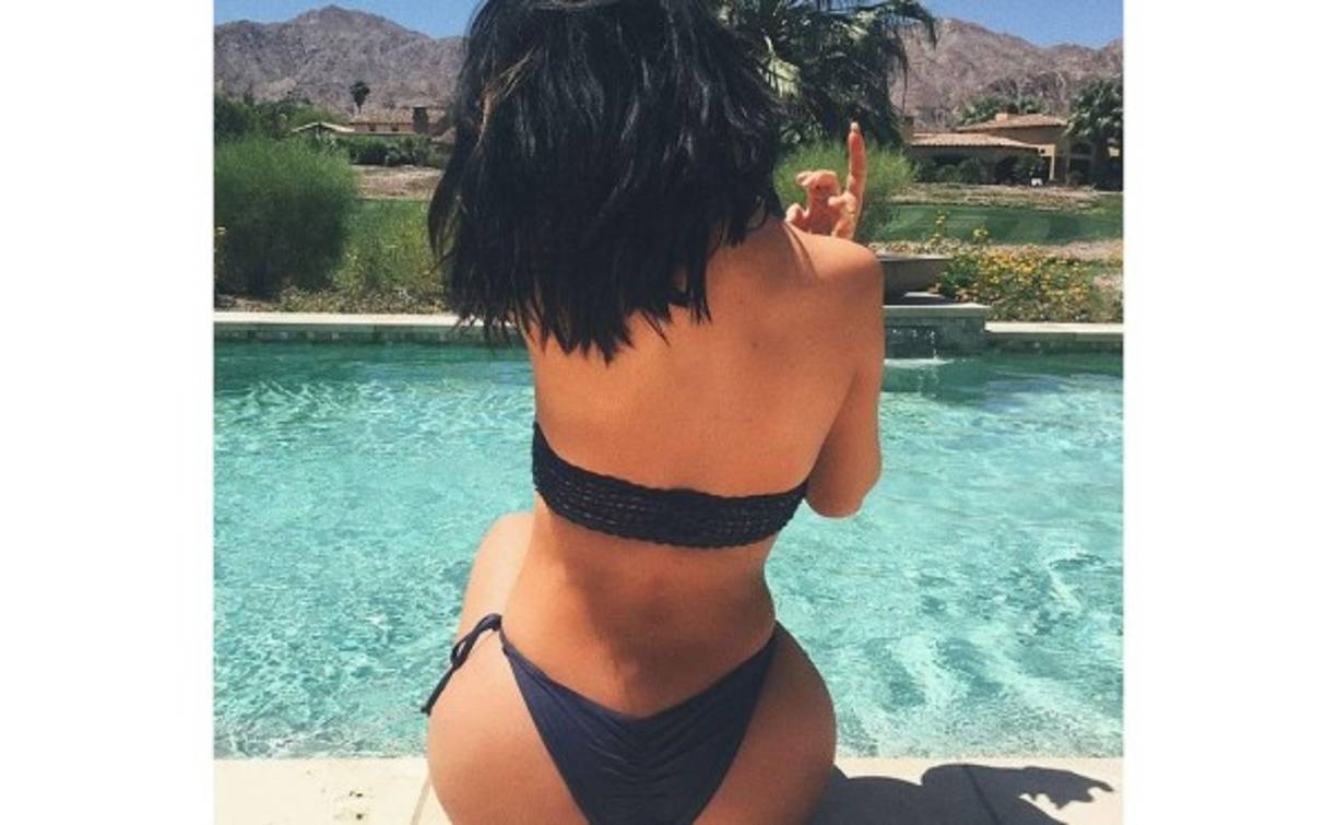 Kylie Jenner en su tanga color negro.