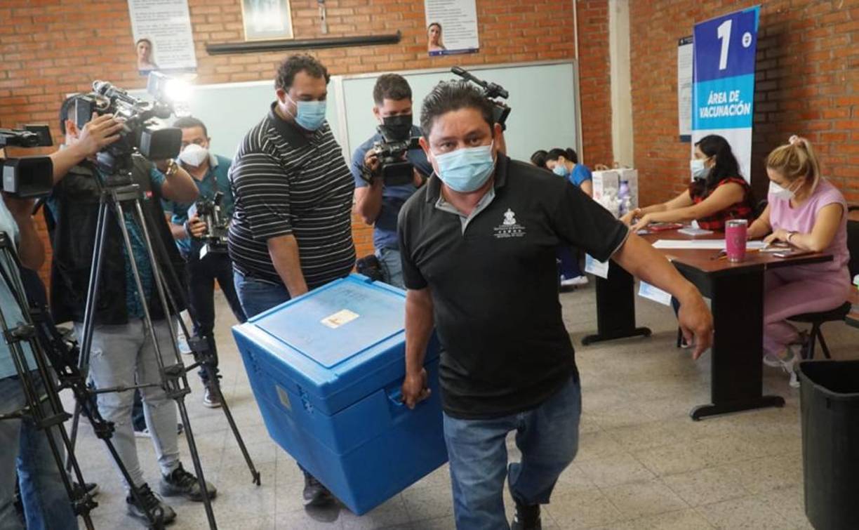 De acuerdo a la disponibilidad de vacuna se estará ampliando de manera descendente la vacunación a la población de 10, 9, 8, 7, 6 y 5 años. 