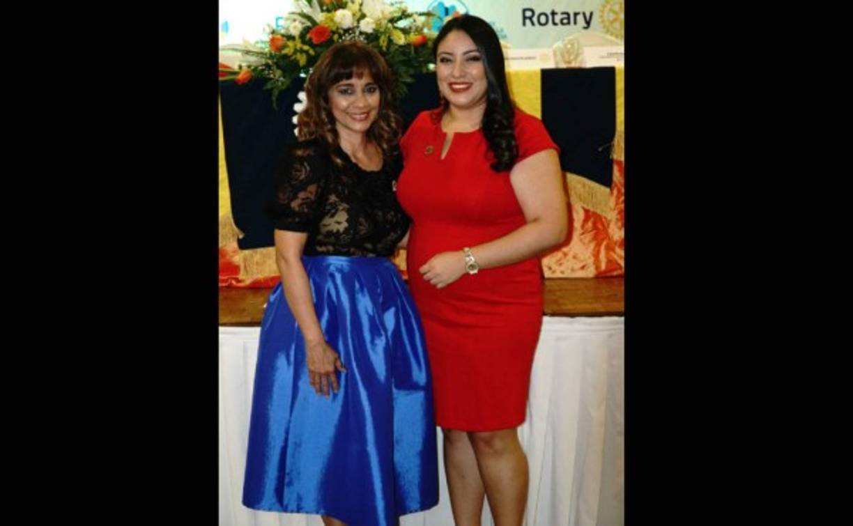 La nueva presidenta, Rosa María Melgar, junto a la presidenta saliente, Ana Victoria Álvarez.
