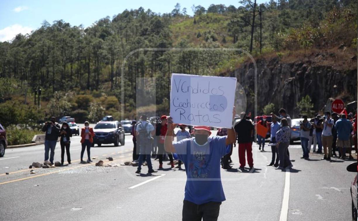 Los simpatizantes de Libre tildaron de “traidores” a los diputados que están con Jorge Cálix. 