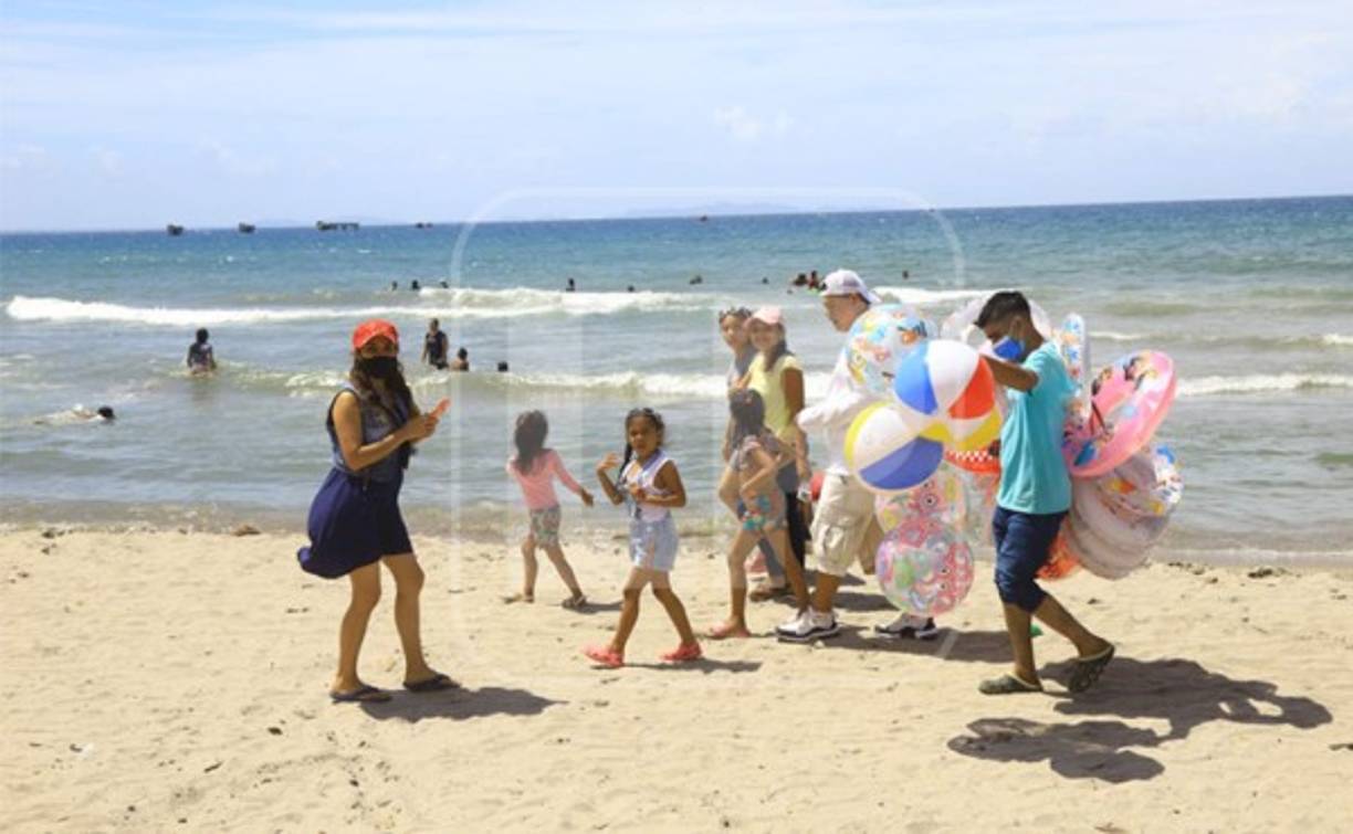 Hondureños se han movilizado a playas y balnearios entre amigos y familia para compartir esta Semana Santa.