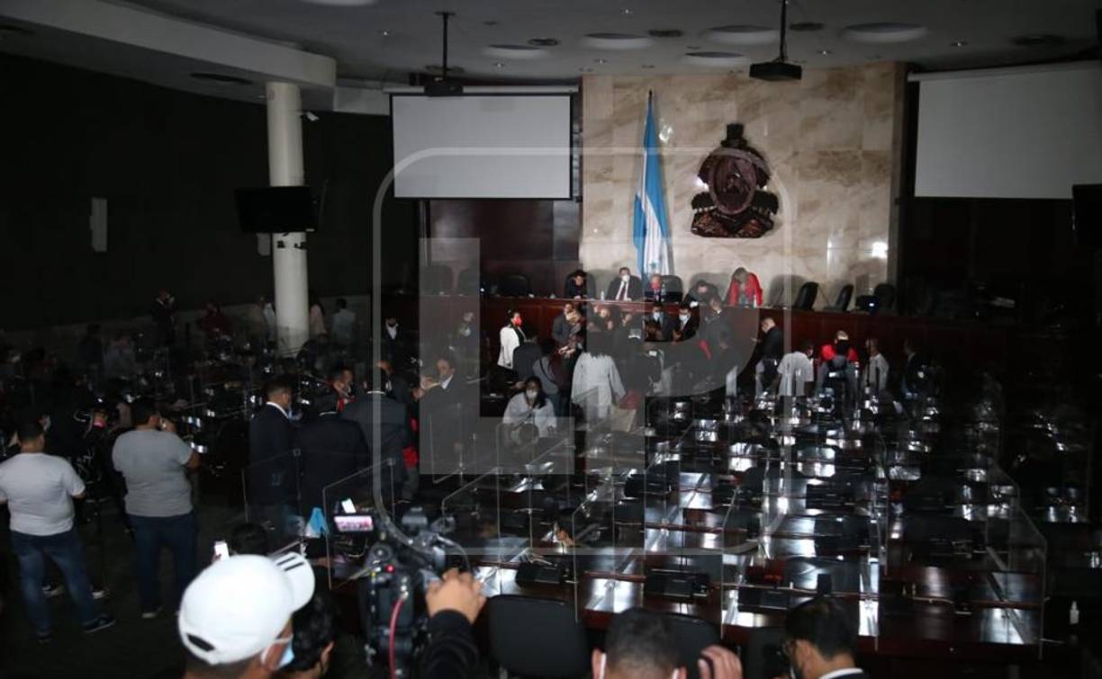 Momentos de tensión e incertidumbre al interior del Congreso Nacional. 