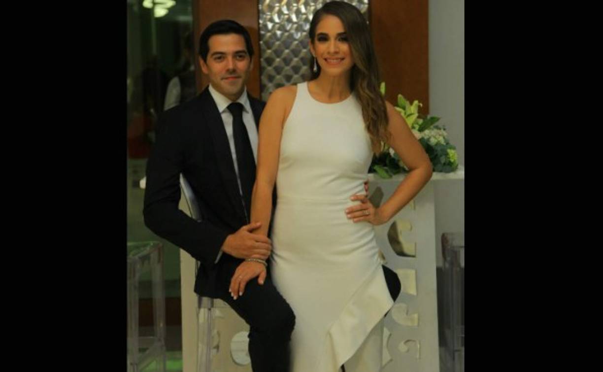 Xavier Lacayo y Adriana Corrales legalizan su amor ante la ley de Honduras.