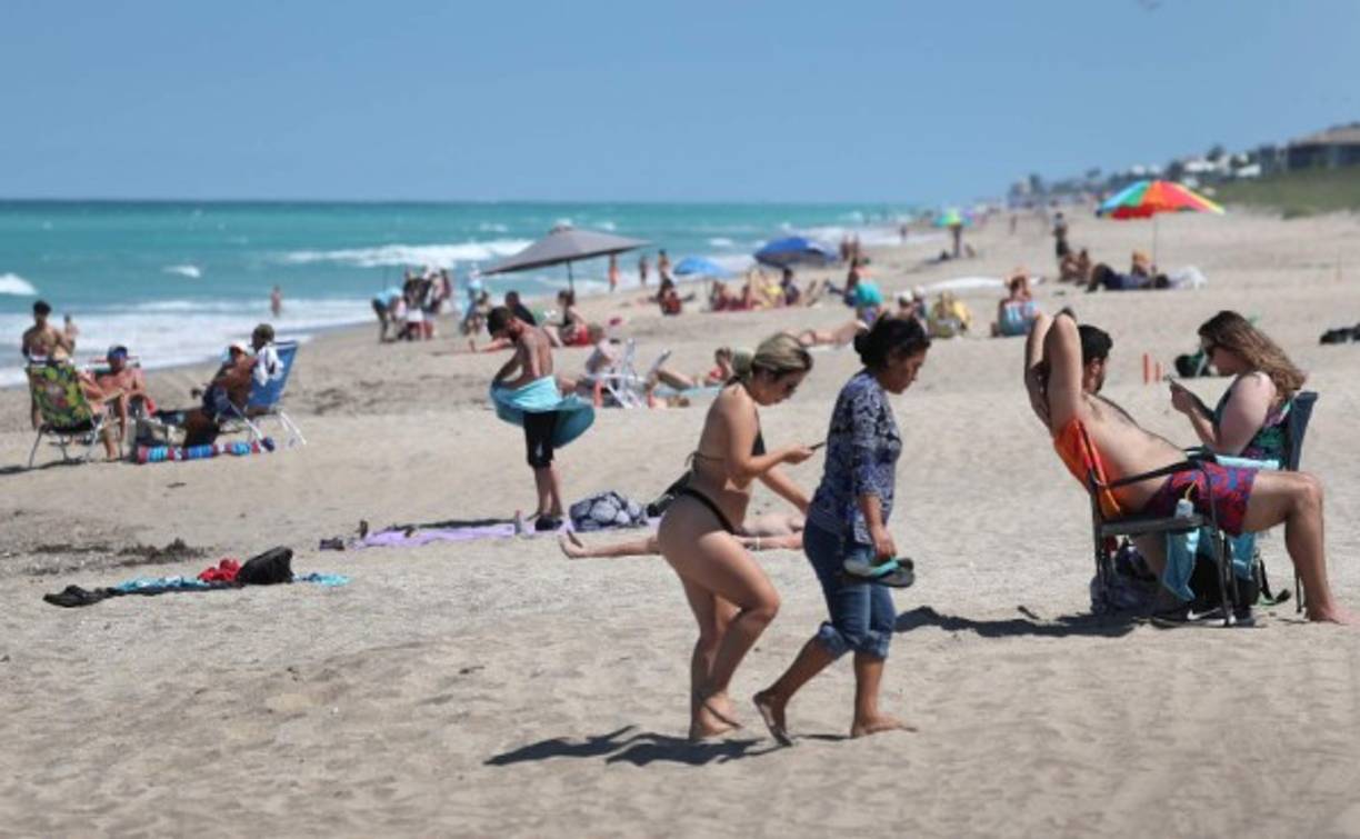 El plan de reapertura en Florida no se aplica a los dos condados del área metropolitana de Miami (Miami-Dade y Broward) ni a Palm Beach, que seguirán en cuarentena porque han sido los más golpeados por el virus, que en todo el estado ha dejado más de 35,000 contagios.