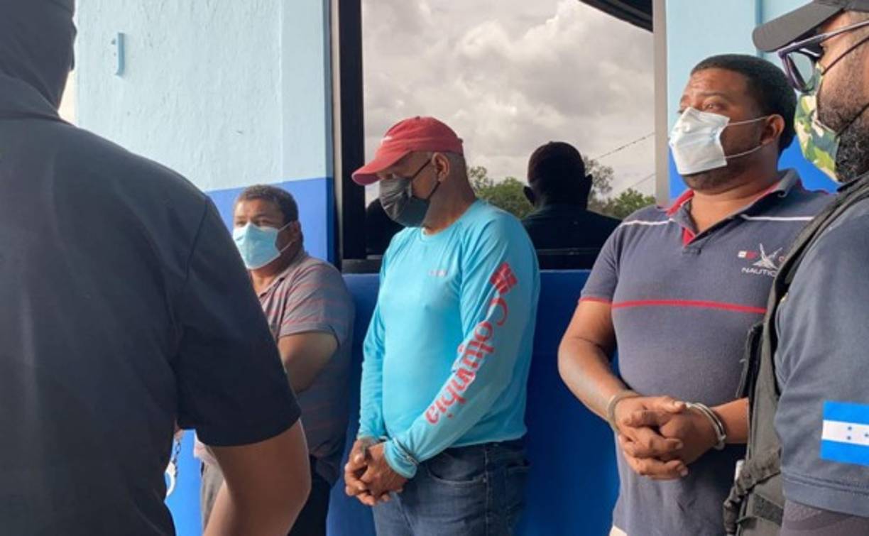 Efraín Rigoberto Santos Córdova conducía una camioneta marca Toyota Prado, mismos que fueron inspeccionados por parte de la Atic.