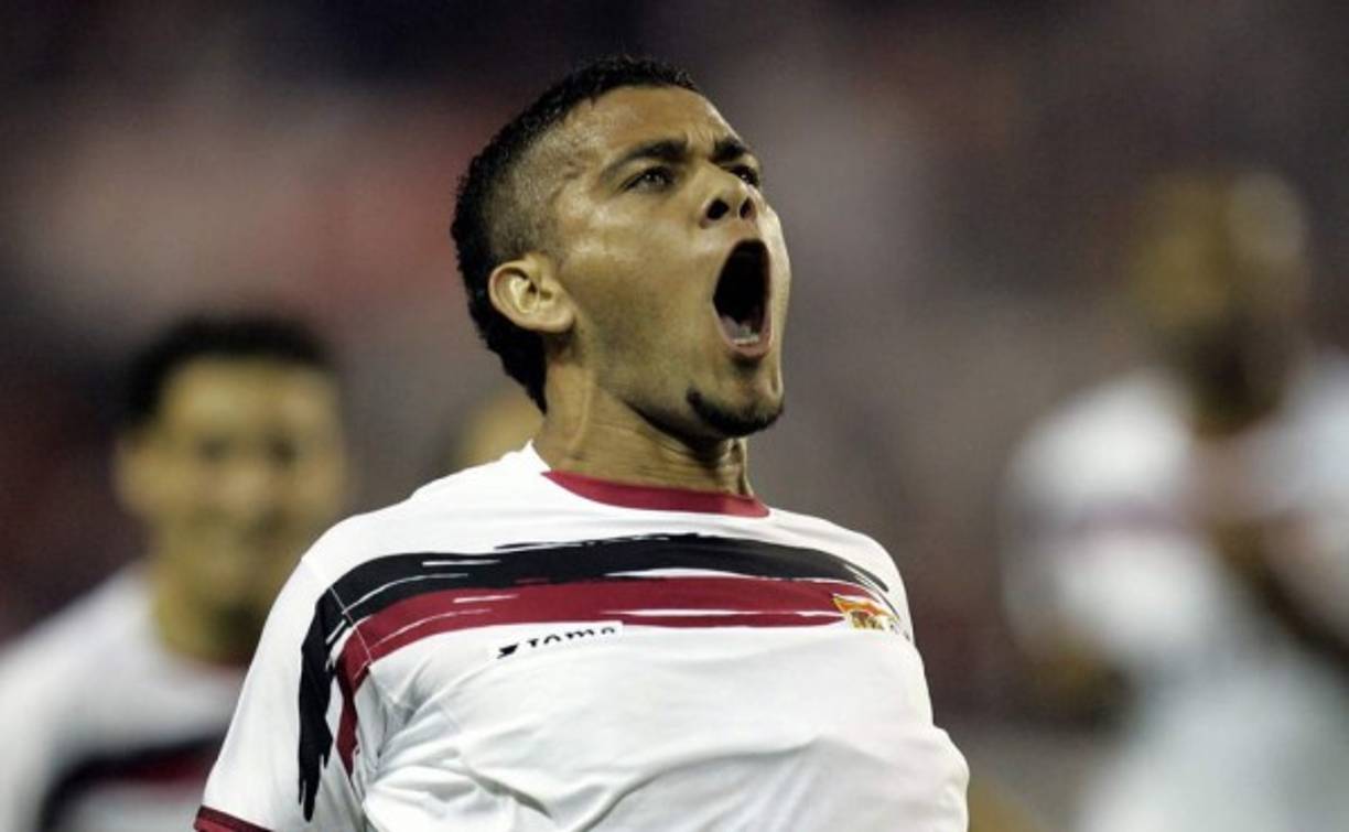 DANI ALVES. Fue adquirido por el Sevilla en 2002 por 1'3 millones de euros. En 2008 se fue al Barça por casi 40 millones.