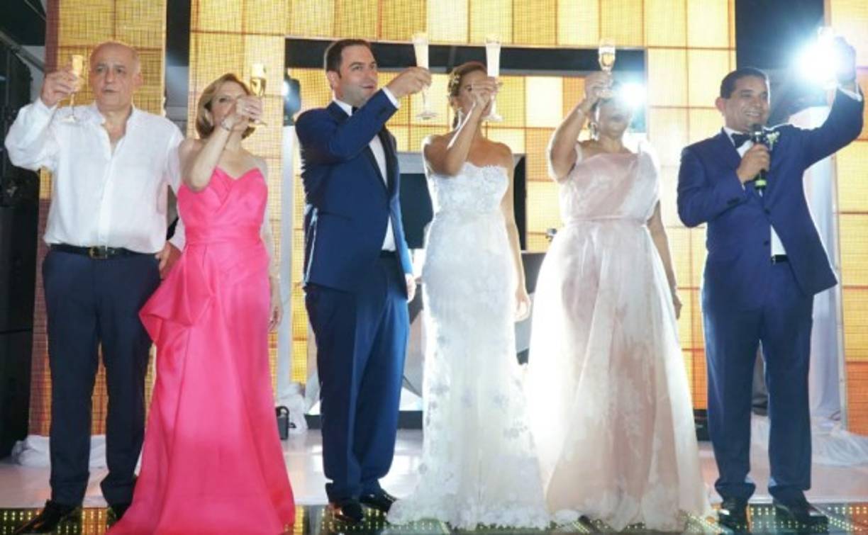 El brindis fue uno de los momentos más esperados del protocolo inicial.