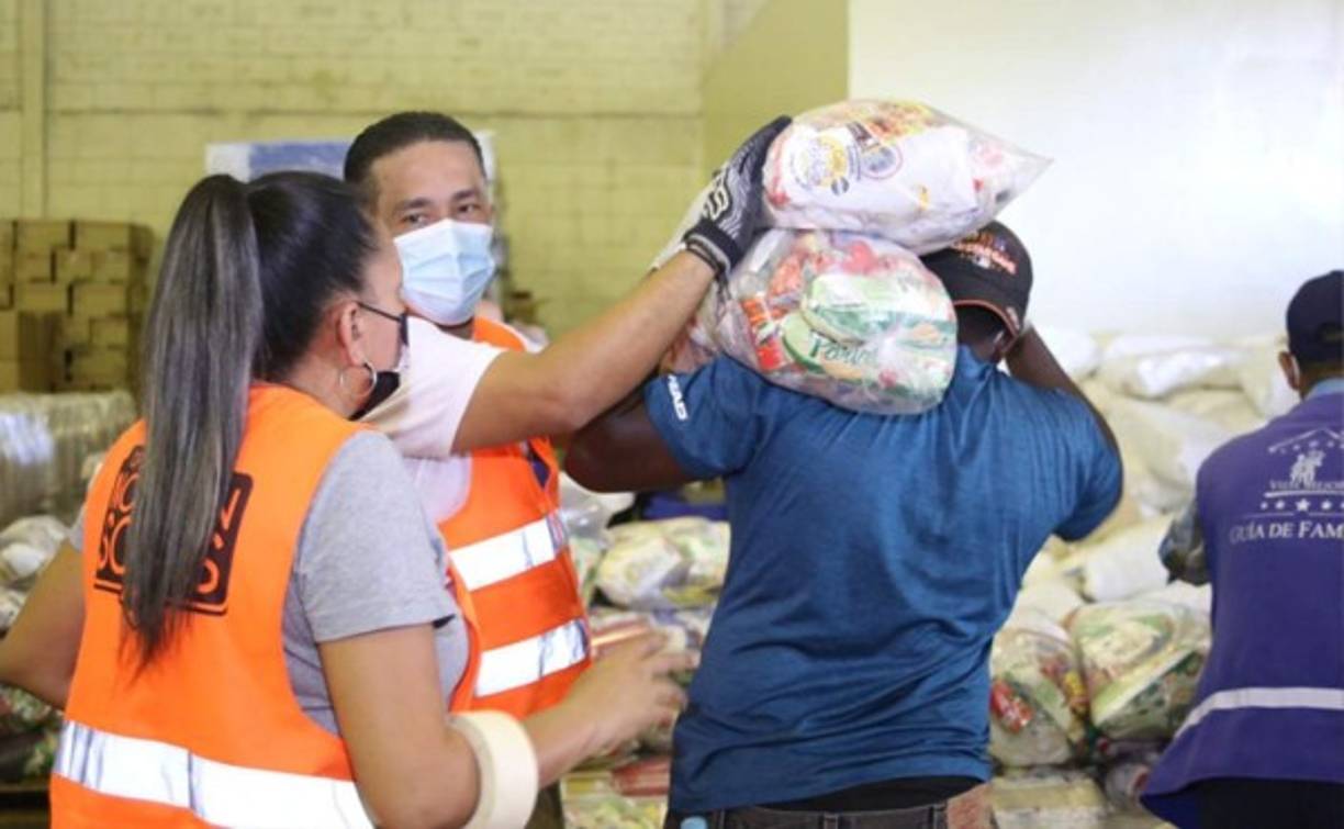 Esta masiva entrega de paquetes busca promover el desarrollo humano a través de la ayuda humanitaria.