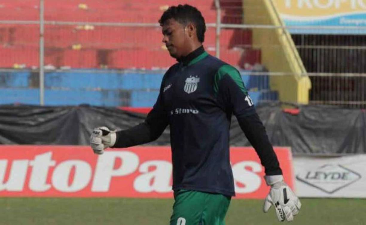 Munguía, de una carrera prometedora, debutó con el Victoria en la Primera División. En su palmarés deja entre líneas haber defendido otros escudos como de Real Sociedad, Villanueva, Arsenal de Roatán (Segunda División), hasta que llegó al Vida, en donde era suplente del Ricardo Canales.<br/><br/>