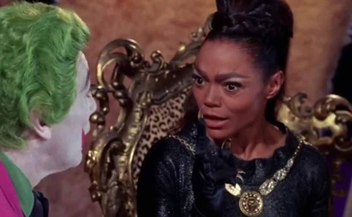 Aunque es conocida por muy pocos, Eartha Kitt fue la primer y quizá única gatúbela de origen afrodescendiente. En su época fue conocida por su sensualidad y belleza.