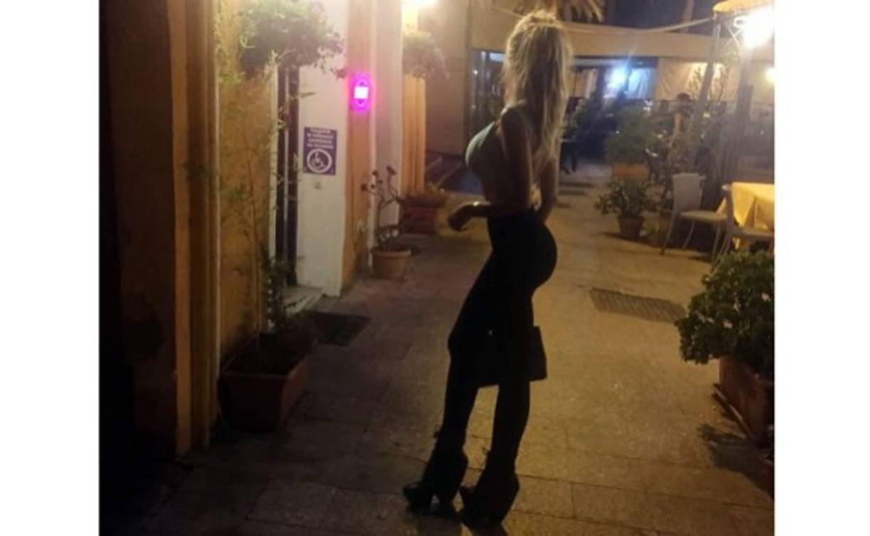 Charlotte Caniggia con sus atrevidas fotografías sube la temperatura en las redes sociales.