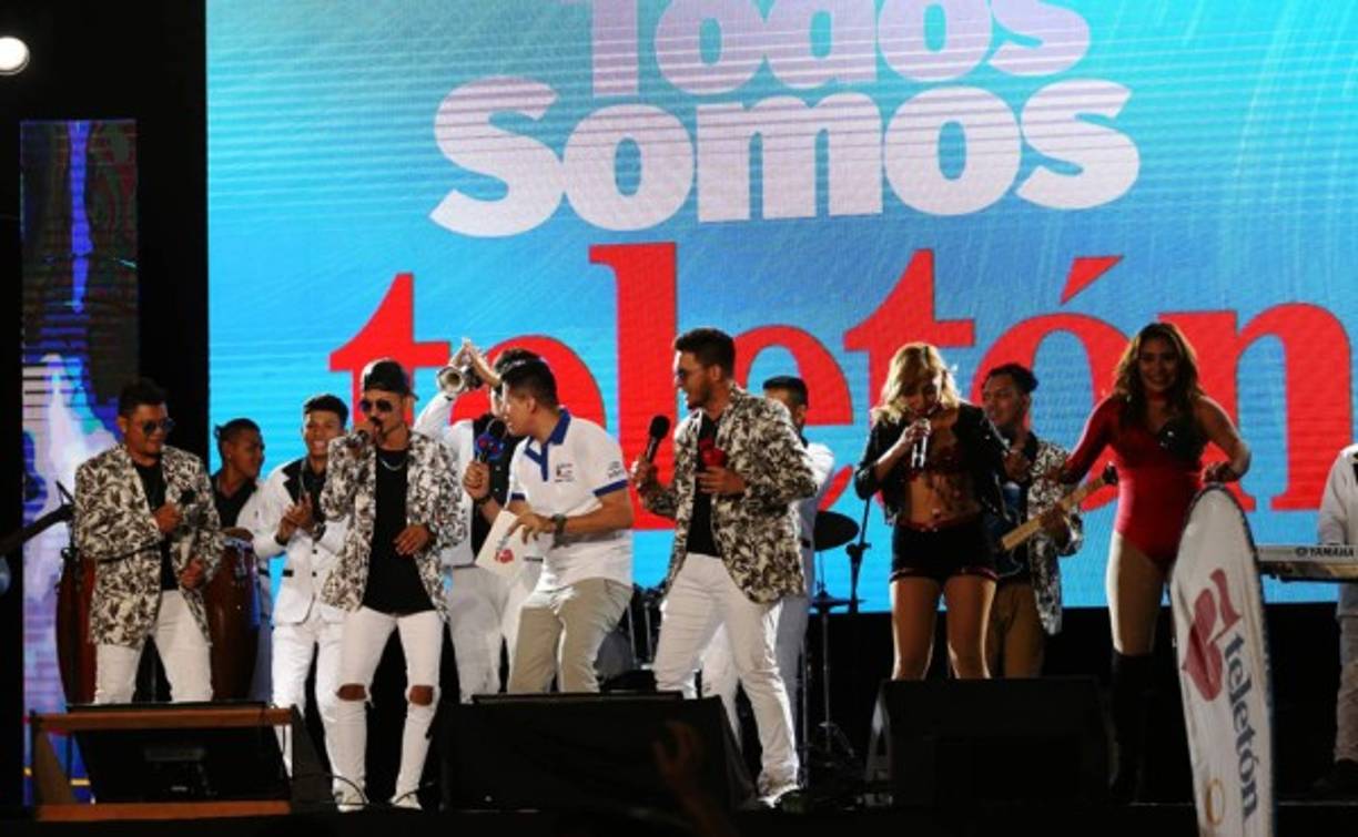 Durante casi 20 minutos pusieron un ambiente espectacular en las instalaciones del instituto Salesiano San Miguel.