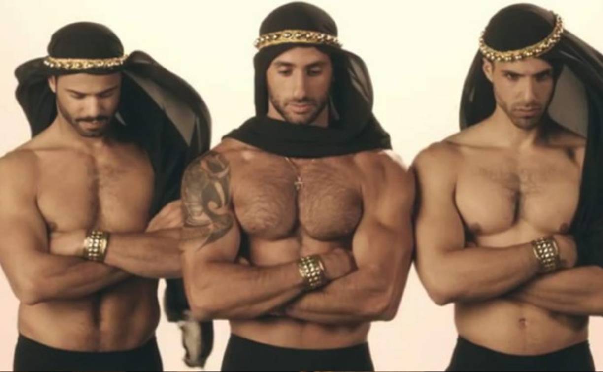 EMIRATOS ÁRABES UNIDOS. Piden mujeres a gritos con un 81% de población, son atractivos y nobles sobre todo lo que toda mujer quiere que sean adinerados, solo hay un minúsculo problema con la religión, pero si son sumisas.