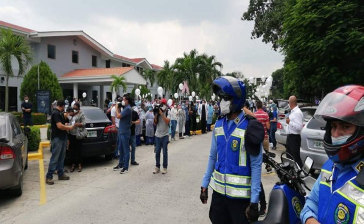 Todos los presentes no pudieron evitar el dolor por la irreparable pérdida del médico especialista.
