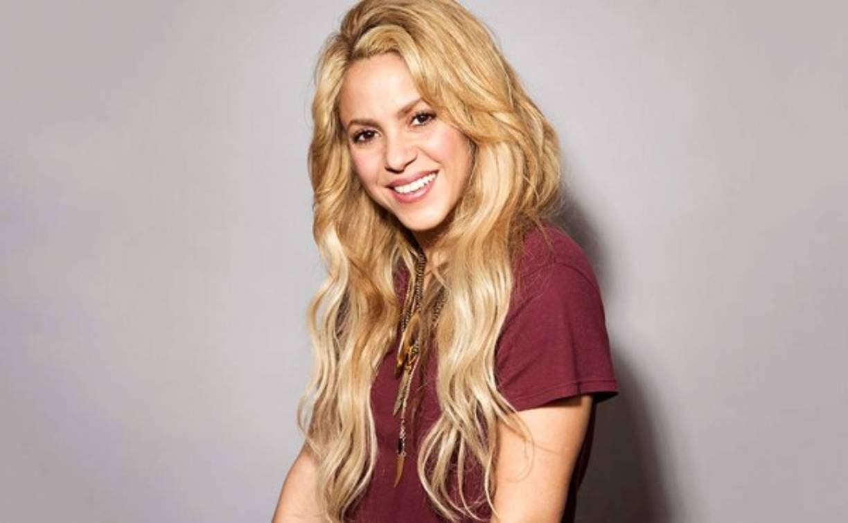 1- Su nombre entero es Shakira Isabel Mebarak Ripoll (origen libanés y español)<br/><br/>En árabe, Shakira significa “mujer llena de gracia”.<br/>