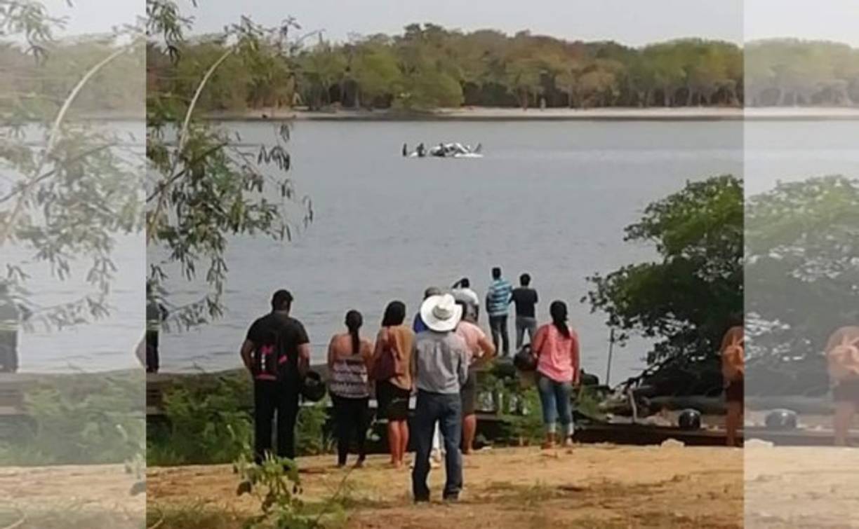 Muchos de los pobladores de ese sector tomaron imágenes y videos del momento en que fueron rescatados los cuerpos de los fallecidos.