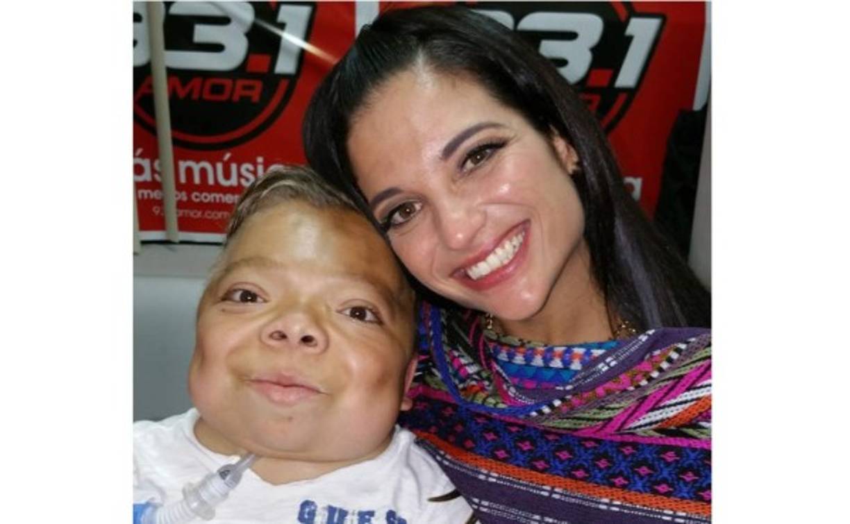 Christopher Alvarez con Natalia Jiménez.