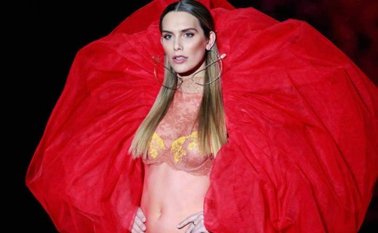 A seis meses de hacer historia como la primera mujer transexual en participar en las finales del Miss Universo 2018, Miss España Ángela Ponce continua en su ascenso a la fama.