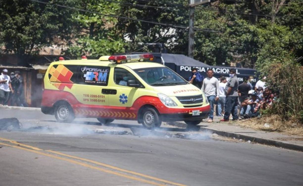 El desalojo se llevó a cabo prácticamente de manera pacífica, ya que no hubo heridos.