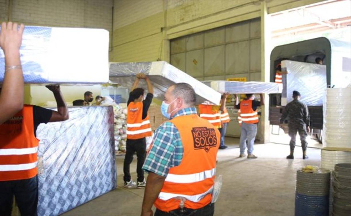 Con la operación nacional 'No están solos' se beneficiará a más de 400,000 personas a través de la entrega de 60,000 paquetes de ayuda humanitaria a familias que perdieron sus pertenencias.