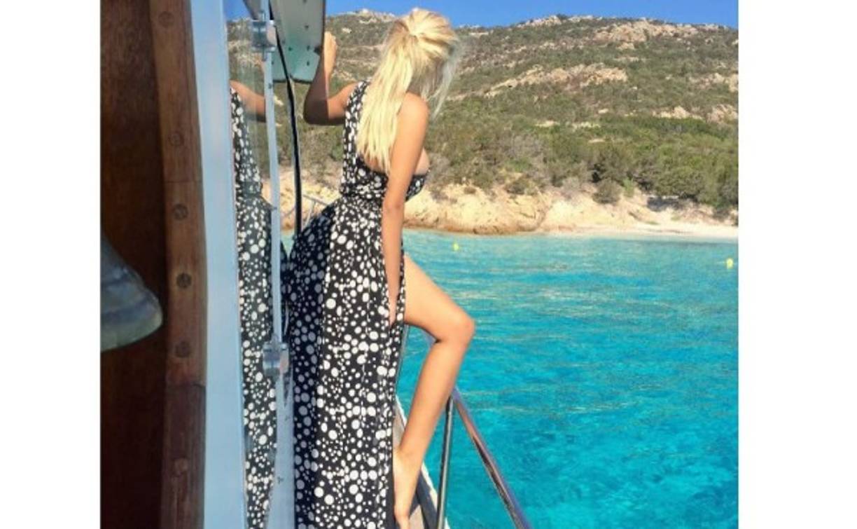 Charlotte Caniggia con sus atrevidas fotografías sube la temperatura en las redes sociales.