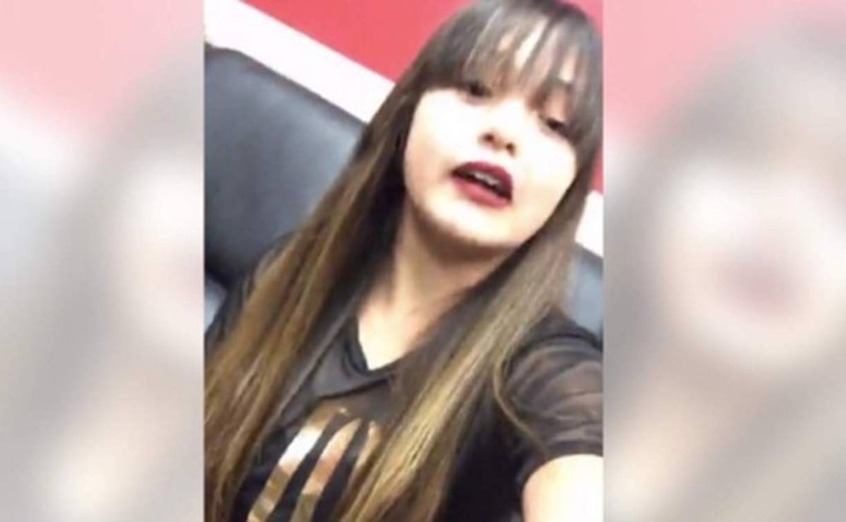 Rubí, la quinceañera más famosa de México, está pasando por varios cambios en su vida, entre ellos comenzar a grabar su música y su nuevo look, ¿rubia y con flequillo?. La jovencita grabó un video y lo colgó en Facebook donde habla que ya empezó a grabar su disco norteño. “Estoy nerviosa porque tengo que grabar mi voz y no sé si va a salir bien, espero que sí”, dice mientras camina de un lado para otro en el estudio.