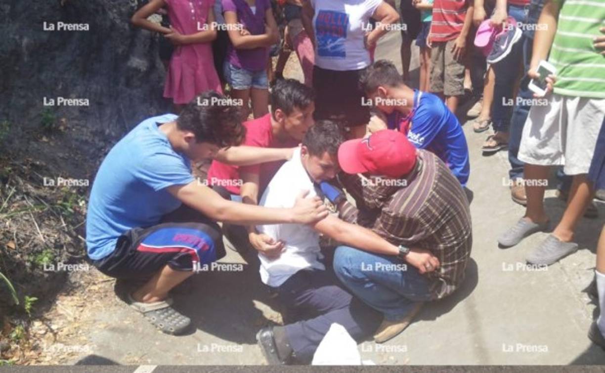 Dayana recién había salido del centro educativo Luis Bográn, cuando fue embestida y lanzada por los aires.