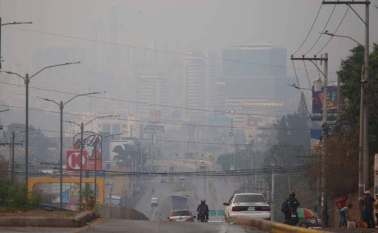Las lluvias registradas en varios sectores de Tegucigalpa y Comayagüela (Distrito Central) son un alivio para los capitalinos que desde hace varias semanas resienten el efecto de los incendios forestales.<br/>