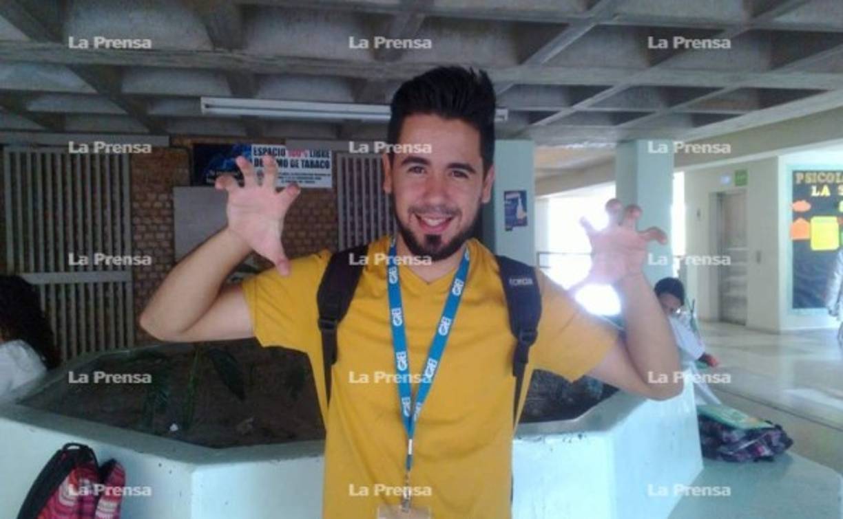 El pasante de Medina también amaba cantar en la iglesia liderada por sus padres.