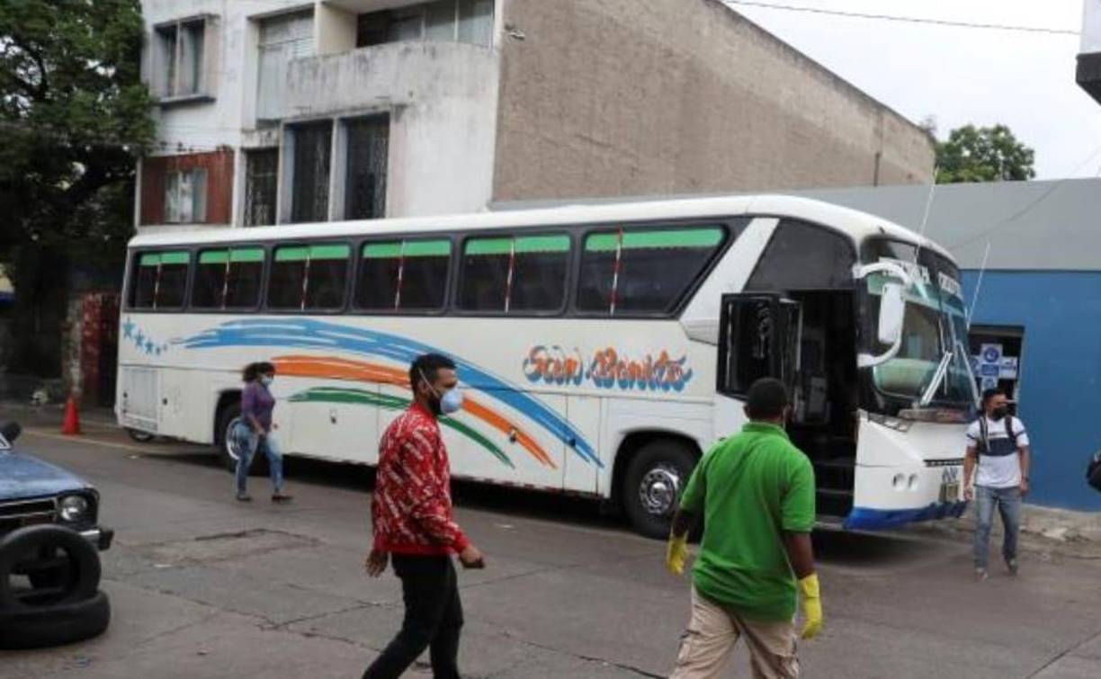 El Gobierno y los explotadores de este servicio interurbano se comprometieron a priorirzar la legalización y evacuación de la mora administrativa heradada por administraciones anteriores. Las partes además aseguraron que revisarán los costos operativos en un término de seis meses. 