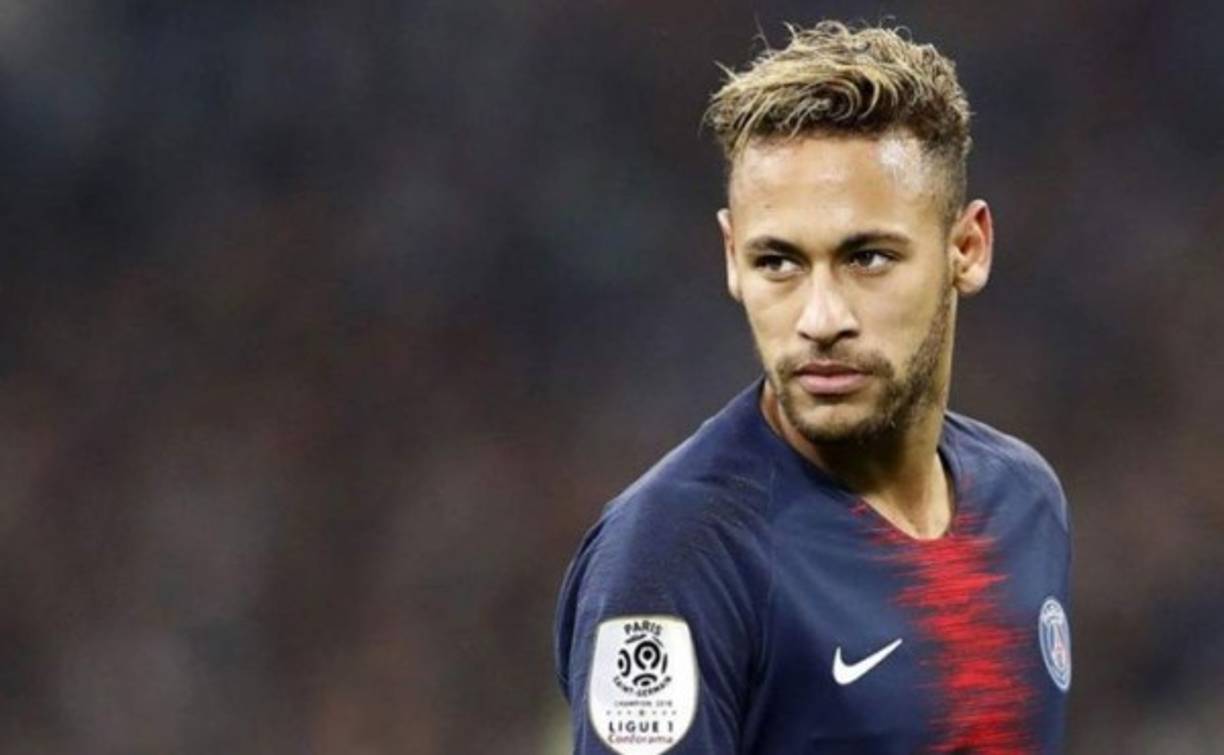 Neymar llegó al Paris Saint Germain con la ilusión de ser el mejor jugador del mundo. Sus aspiraciones por superar a Messi fracasaron rotundamente.