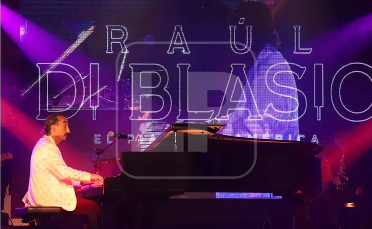 “No es justo que sea la primera vez que haya venido a Honduras a dar un concierto para ustedes; muchas gracias por sus aplausos, no sé si los merezca, pero qué bien hacen”, dijo el músico argentino.