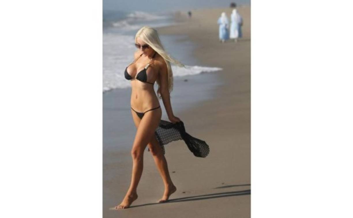 Charlotte Caniggia con sus atrevidas fotografías sube la temperatura en las redes sociales.