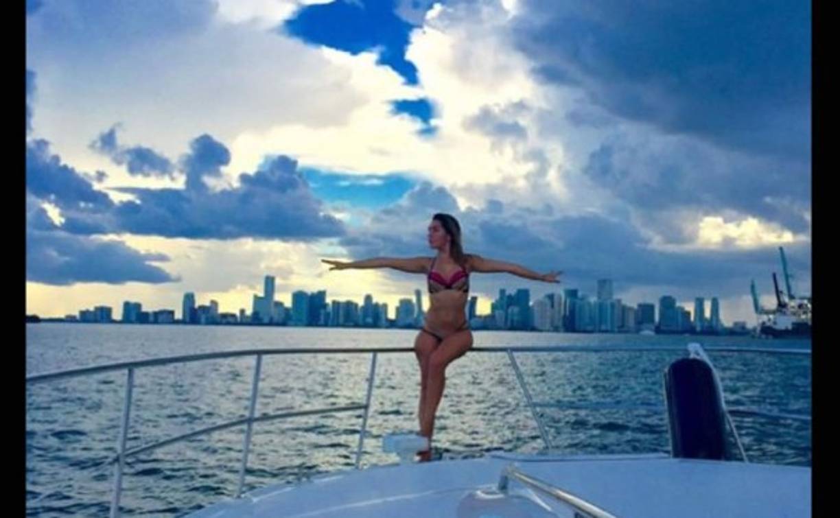 En la candente edición de febrero, además de presumir sus encantos, la hija de la Guzmán reveló que después de hacer ejercicio descubrió que es una mujer muy sensual.