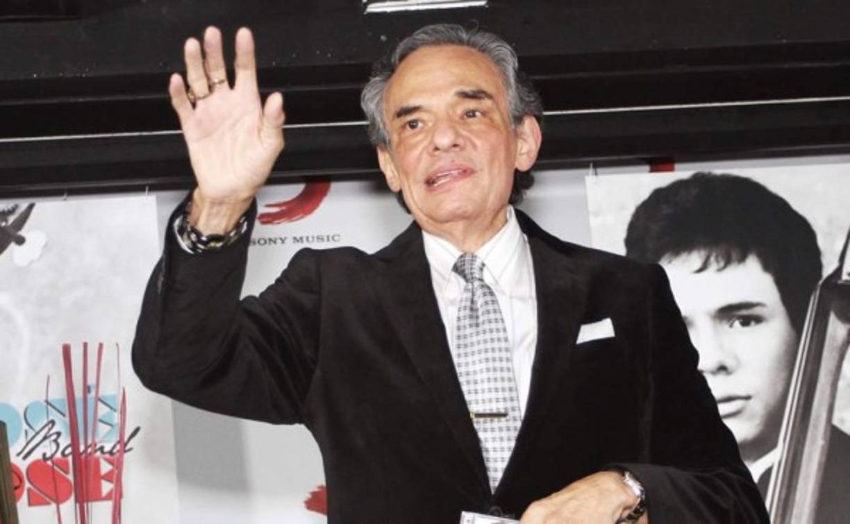 José José - Septiembre 28 de 2019<br/>Edad: 71 años<br/>Causa de muerte: Cáncer de páncreas<br/><br/>El príncipe de la canción falleció en Miami, EEUU, después de varios años de lucha contra un cáncer de páncreas, que hizo oficial hasta el 2017. En sus últimos días el cantante mexicano comenzó a tener problemas para ganar peso, lo que terminó deteriorando su salud. Lamentablemente su muerte se vio empañada por el escándalo creado por Sarita Sosa, su hija menor, quien mantuvo oculto el cuerpo del cantante por varios días, mientras los mayores, José Joel y Marysol Sosa, exigían ver el cuerpo de su padre.<br/><br/><br/>