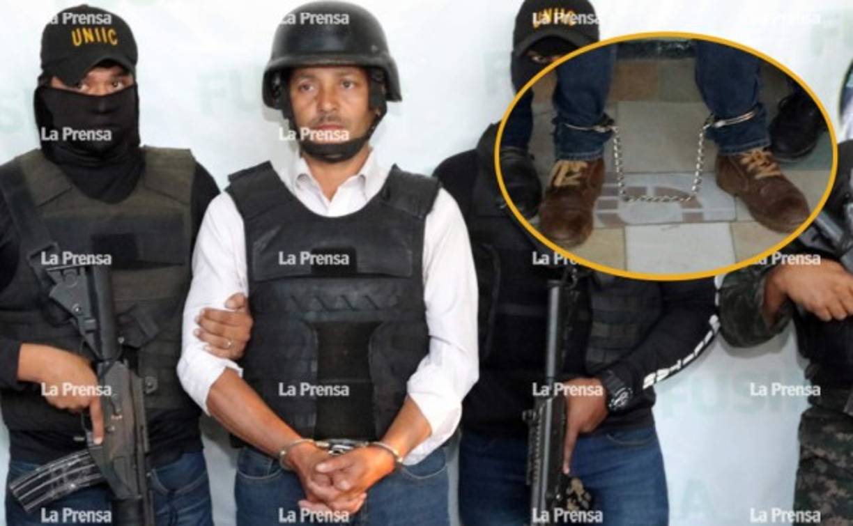 Amaya Argueta fue presentado por las autoridades antes de ser trasladado en helicóptero de San Pedro Sula a Tegucigalpa. Estaba esposado de manos y pies.