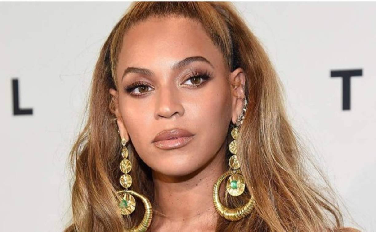 Varios rumores circulaban en torno al aliento de Beyoncé, pero fue '50 Cent' quien confirmó las sospechas, el rapero aseguró que el aliento de la cantante era insoportable.