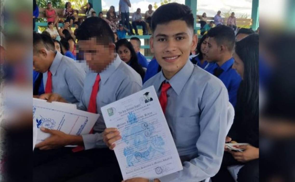 Preliminarmente se conoció que un grupo de manifestantes estaba lanzando cohetes y fue entonces cuando un mortero conocido como 'cebolla' le cayó en el rostro a Wilson.