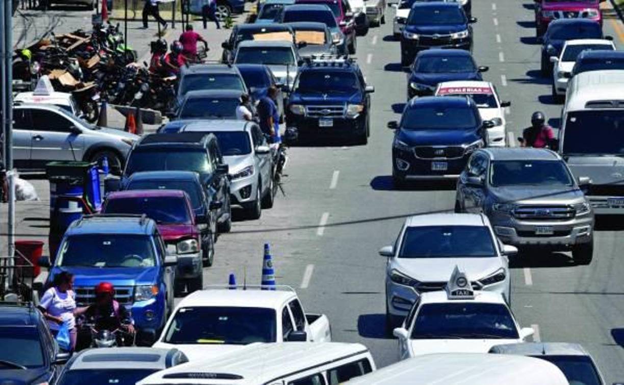 El funcionario señala que aunque se han hecho importantes obras de infraestructura vial, hay algunas que no son soluciones definitivas al congestionamiento.