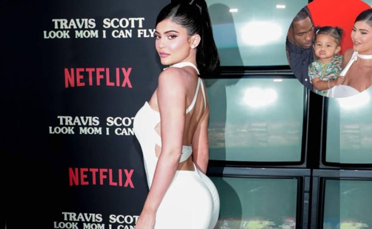 La estrella fue la sensación en la premiere del documental de su novio 'Travis Scott: Look Mom I Can Fly' (Netflix), en donde hizo gala de su faceta como madre de familia junto al rapero y su hija Stormi, quien debutó en su primera alfombra roja como todo una profesional.