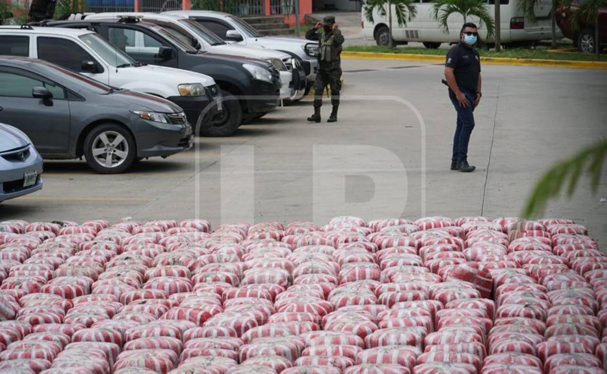 La Agencia Técnica de Investigación Criminal (Atic) halló 55 sacos conteniendo marihuana. 