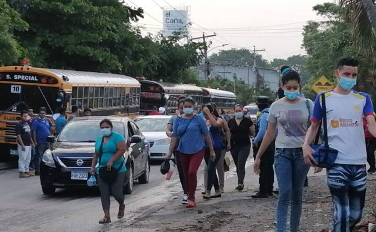 El paro de los transportistas comenzó después de las 5:00 de la mañana.