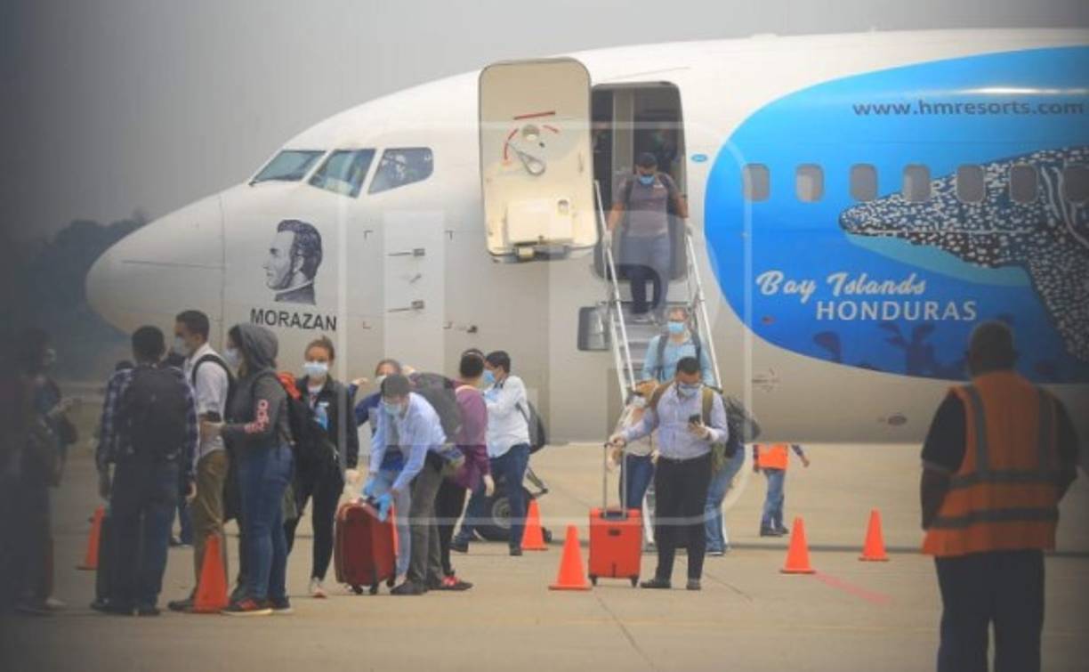 Los cubanos llegaron a la norteña ciudad de San Pedro Sula, epicentro de la epidemia en el país, y 'trabajarán en conjunto con galenos hondureños en la extenuante labor de primera línea de lucha contra la pandemia', dijo el gobierno en un comunicado.