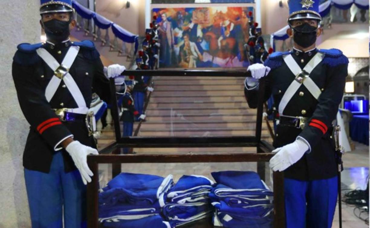 Se consagró la celebración por la Bandera Nacional en el Palacio José Cecilio del Valle, sede de Casa Presidencial.<br/>