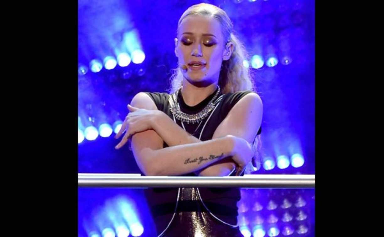 Iggy Azalea durante su presentación en los American Music Awards 2014.