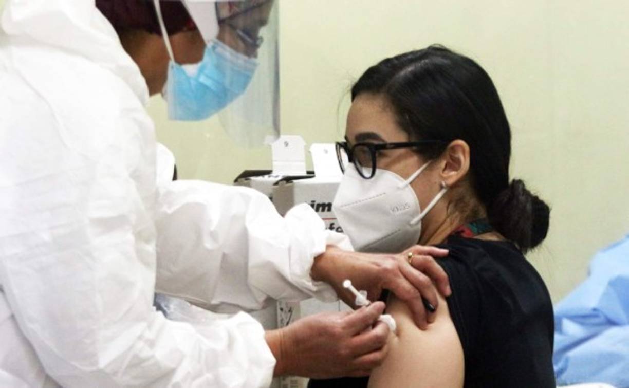Los procesos de vacunación en territorio nacional han comenzado bajo estrictos protocolos de traslado y administración.