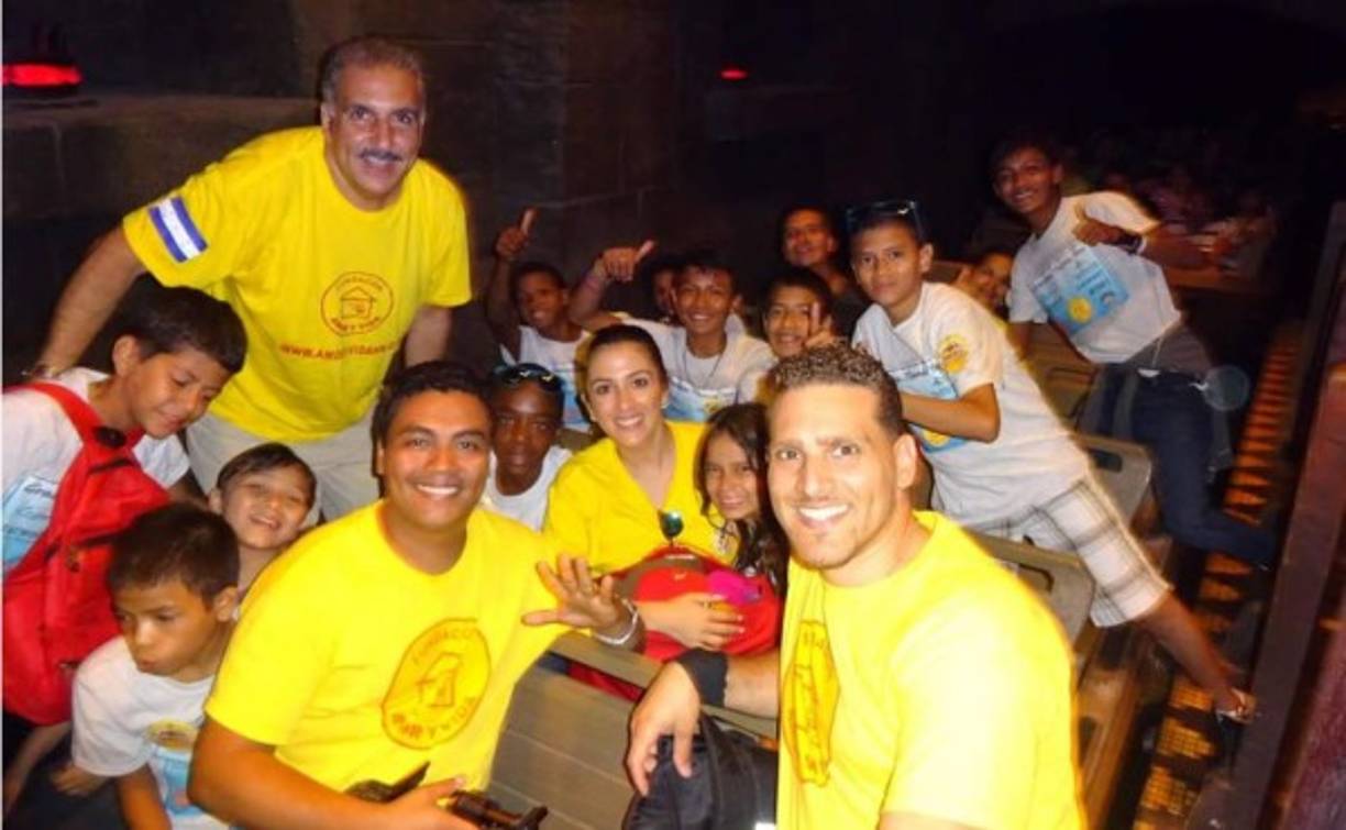 Fernando Fiore también compartió imágenes de los momentos de felicidad de estos niños y niñas hondureños.